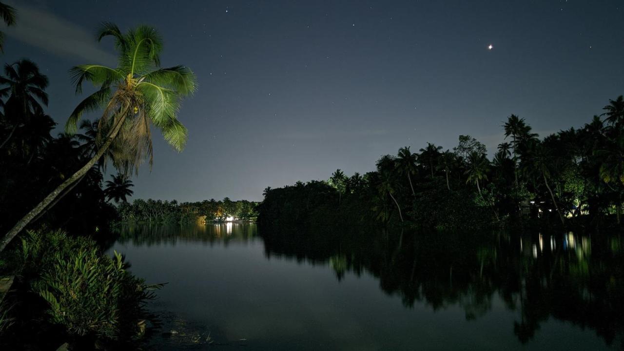 Islandstay-A Riverside Property Kollam Eksteriør bilde