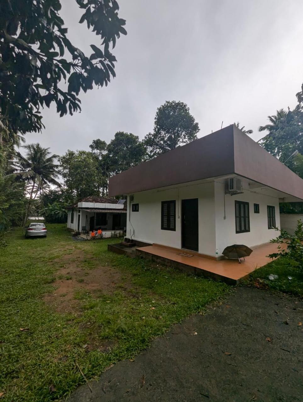 Islandstay-A Riverside Property Kollam Eksteriør bilde