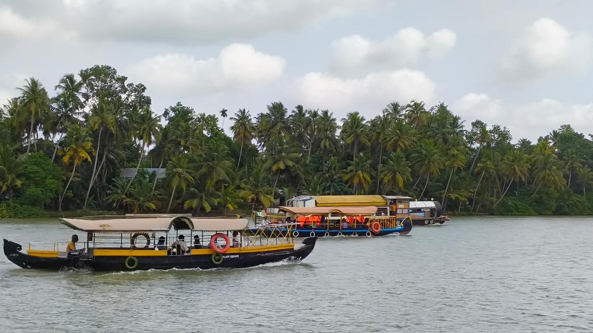 Islandstay-A Riverside Property Kollam Eksteriør bilde